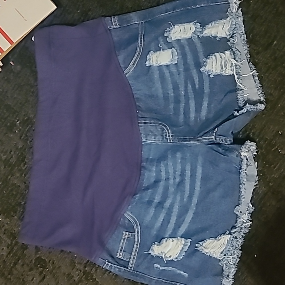 Umeyda Xl maternity denim short distressed